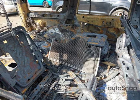 2014 Ford Expedition Limited z USA, uszkodzony, nr VIN 1FMJU2A57EEF31314